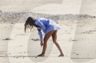PEOPLE - Georgia May Foote und George Alsford turteln am Beach von Malibu