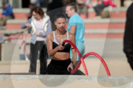EXKLUSIV - Adriana Lima posiert sportlich für Victoria's Secret in Venice Beach