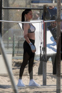 EXKLUSIV - Adriana Lima posiert sportlich für Victoria's Secret in Venice Beach