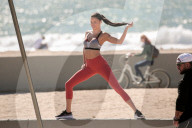 EXKLUSIV - Adriana Lima posiert sportlich für Victoria's Secret in Venice Beach