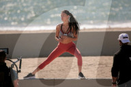 EXKLUSIV - Adriana Lima posiert sportlich für Victoria's Secret in Venice Beach
