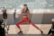 EXKLUSIV - Adriana Lima posiert sportlich für Victoria's Secret in Venice Beach