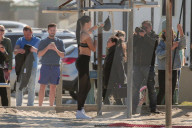 EXKLUSIV - Adriana Lima posiert sportlich für Victoria's Secret in Venice Beach