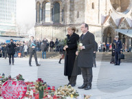 NEWS - Berlin: Merkel und Hollande gedenken der Opfer am Breitscheidplatz