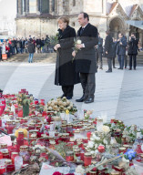 NEWS - Berlin: Merkel und Hollande gedenken der Opfer am Breitscheidplatz