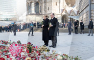 NEWS - Berlin: Merkel und Hollande gedenken der Opfer am Breitscheidplatz