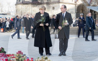 NEWS - Berlin: Merkel und Hollande gedenken der Opfer am Breitscheidplatz