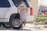 EXKLUSIV - Anthony Kiedis surft am Beach von Malibu