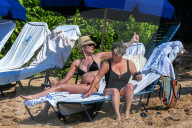 EXKLUSIV - Sharon Stone am Beach auf Maui