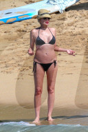 EXKLUSIV - Sharon Stone am Beach auf Maui