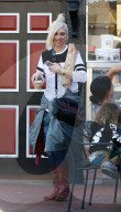 PEOPLE - Gwen Stefani geht mit ihrer Familie shoppen