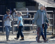 PEOPLE - Gwen Stefani geht mit ihrer Familie shoppen