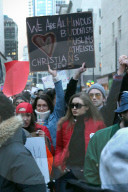 PEOPLE - Bella und Gigi Hadid protestieren gegen Trump's Einreisestop