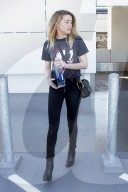 PEOPLE - Amber Heard geht an die Anti-Trump Demonstration am Flughafen in LA