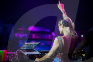 STUDIO - Paris Hilton als DJ auf La Reunion