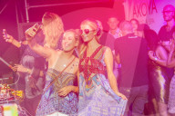 STUDIO - Paris Hilton als DJ auf La Reunion
