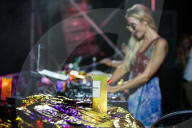 STUDIO - Paris Hilton als DJ auf La Reunion
