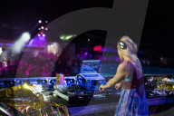 STUDIO - Paris Hilton als DJ auf La Reunion