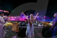 STUDIO - Paris Hilton als DJ auf La Reunion