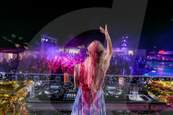 STUDIO - Paris Hilton als DJ auf La Reunion