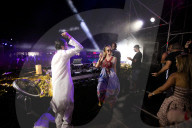 STUDIO - Paris Hilton als DJ auf La Reunion