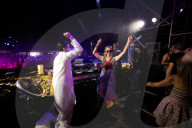 STUDIO - Paris Hilton als DJ auf La Reunion