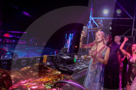 STUDIO - Paris Hilton als DJ auf La Reunion