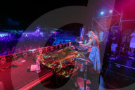 STUDIO - Paris Hilton als DJ auf La Reunion