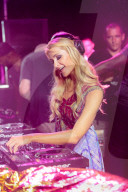 STUDIO - Paris Hilton als DJ auf La Reunion