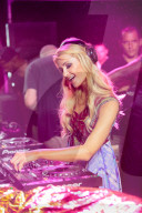 STUDIO - Paris Hilton als DJ auf La Reunion