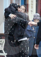 PEOPLE - Rocco Ritchie turtelt mit seiner Freundin Kim Turnbull in London