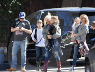 EXKLUSIV - Gwen Stefani geht mit ihren Kindern auf einer Ranch reiten