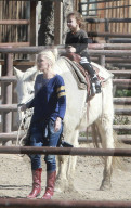 EXKLUSIV - Gwen Stefani geht mit ihren Kindern auf einer Ranch reiten