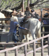 EXKLUSIV - Gwen Stefani geht mit ihren Kindern auf einer Ranch reiten