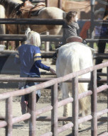 EXKLUSIV - Gwen Stefani geht mit ihren Kindern auf einer Ranch reiten