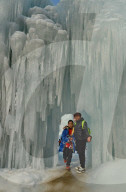FEATURE - China: Gefrorener Wasserfall in den Taihang Bergen