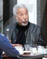 EXKLUSIV - Tom Jones bei Lunch mit Freunden