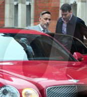 EXKLUSIV - David Furnish mit seinem Sohn im 'Kensington Chelsea Registar Office'