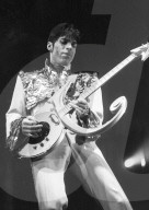 PEOPLE - Prince live in der Wembley Arena in London (1995)
