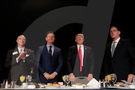 NEWS - Donald Trump nimmt am National Prayer Breakfast teil