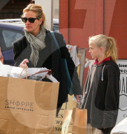 PEOPLE - Julia Roberts geht mit Tochter Hazel einkaufen