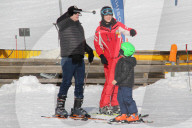 EXKLUSIV - John Travolt geht Skifahren mit seinem Sohn In Kärnten