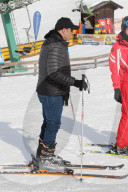 EXKLUSIV - John Travolt geht Skifahren mit seinem Sohn In Kärnten