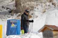 EXKLUSIV - John Travolt geht Skifahren mit seinem Sohn In Kärnten