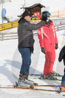EXKLUSIV - John Travolt geht Skifahren mit seinem Sohn In Kärnten