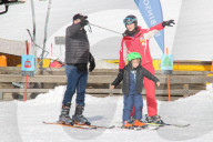 EXKLUSIV - John Travolt geht Skifahren mit seinem Sohn In Kärnten