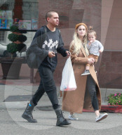 PEOPLE - Ashlee Simpson geht mit ihrer Familie zum Arzt