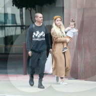PEOPLE - Ashlee Simpson geht mit ihrer Familie zum Arzt