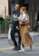 PEOPLE - Ashlee Simpson geht mit ihrer Familie zum Arzt