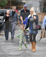 PEOPLE - Gwen Stefani ist mit einem kleine Ninja Turtle unterwegs